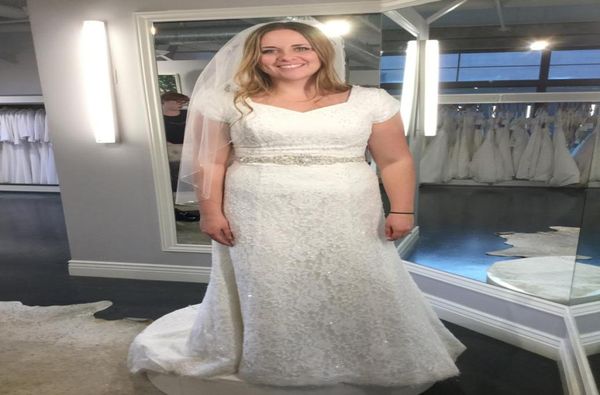 2017 full lace wedding dresses with short sleeves buttons back sweep train beaded sequins custom bridal gowns with belt and beadin3372773, White
2017 full lace wedding dresses with short sleeves buttons back sweep train beaded sequins custom bridal gowns with belt and beadin3372773, White