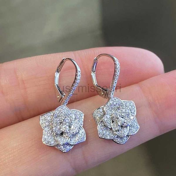 stud caoshi shinning flower pendant earrings for women graceful accessories for wedding party bright zirconia jewelry for engagement j230529, Golden;silver
stud caoshi shinning flower pendant earrings for women graceful accessories for wedding party bright zirconia jewelry for engagement j230529, Golden;silver
