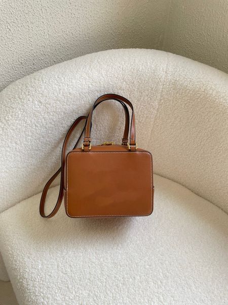 fashion quilted logo genuine leather cosmetic bags women's box zipper bag designer quilted triumph design adjustable shoulder strap lux
fashion quilted logo genuine leather cosmetic bags women's box zipper bag designer quilted triumph design adjustable shoulder strap lux