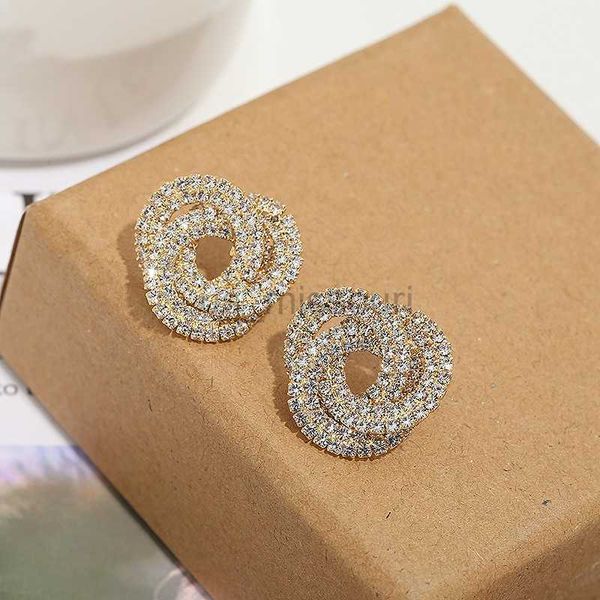 stud retro fashion highgrade crystal rose earrings women zircon ear studs wedding jewelry gifts j230529, Golden;silver
stud retro fashion highgrade crystal rose earrings women zircon ear studs wedding jewelry gifts j230529, Golden;silver