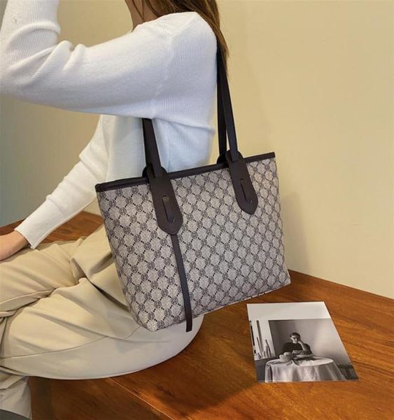 fashion bag women039s new autumn large capacity printed portable tote simple texture versatile shoulder bag handbags outlet4473662
fashion bag women039s new autumn large capacity printed portable tote simple texture versatile shoulder bag handbags outlet4473662