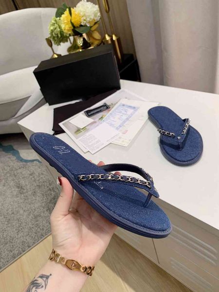 classic slippers solid color herringbone design ccity channel fashion women flat bottom slippers slide rubber antiskid sandals xn051, Black
classic slippers solid color herringbone design ccity channel fashion women flat bottom slippers slide rubber antiskid sandals xn051, Black