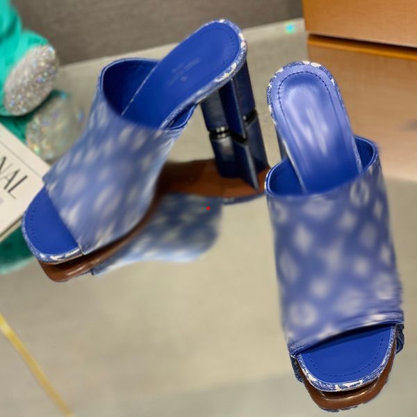 2023 fashion women ladies platform slippers straw sandal triangle buckle mules thick bottom heels slides beige black white classic slip beac
2023 fashion women ladies platform slippers straw sandal triangle buckle mules thick bottom heels slides beige black white classic slip beac