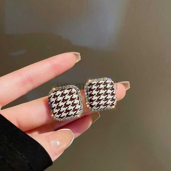 stud new korean checkerboard plaid heart square earrings for women leopard houndstooth ear jewelry simple gifts j230529, Golden;silver
stud new korean checkerboard plaid heart square earrings for women leopard houndstooth ear jewelry simple gifts j230529, Golden;silver