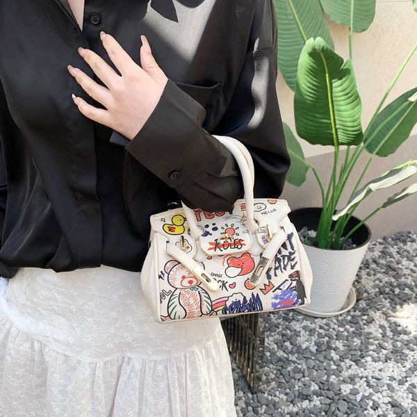 new korean version handbag trend creative graffiti crossbody bag popular on the internet summer shoulder bag 230529
new korean version handbag trend creative graffiti crossbody bag popular on the internet summer shoulder bag 230529