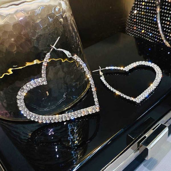 stud 925 silver needles fashion exaggerated big heart hoop earrings shiny exquisite zircon earring party wedding jewelry j230529, Golden;silver
stud 925 silver needles fashion exaggerated big heart hoop earrings shiny exquisite zircon earring party wedding jewelry j230529, Golden;silver
