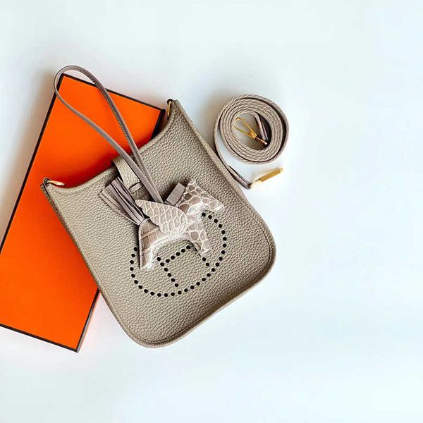 designer bag 5a quality hemrres handmade evelynn mini evelynne one shoulder crossbody h home style hollow out tc cowhide women's bag
designer bag 5a quality hemrres handmade evelynn mini evelynne one shoulder crossbody h home style hollow out tc cowhide women's bag