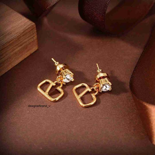 2023 earrings designer for women stud valentinoity luxury classic shape double v letter jewelry xh1e, Golden;silver
2023 earrings designer for women stud valentinoity luxury classic shape double v letter jewelry xh1e, Golden;silver