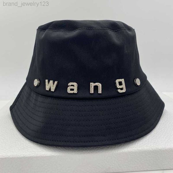 2022 designer bright silk fisherman hat bright diamond men's and women's basin hat high-quality sun protection hat windproof hat, Blue;gray
2022 designer bright silk fisherman hat bright diamond men's and women's basin hat high-quality sun protection hat windproof hat, Blue;gray