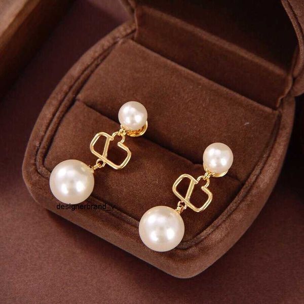 2023 luxury brand antique earrings designer for women stud valentinoity luxury heart shape double v letter jewelry classic xh1c, Golden;silver
2023 luxury brand antique earrings designer for women stud valentinoity luxury heart shape double v letter jewelry classic xh1c, Golden;silver
