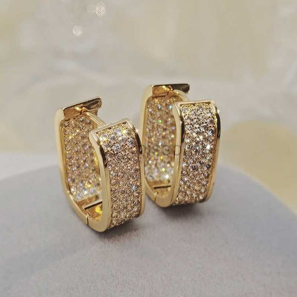 stud korean fashion shiny cz hoop earrings for women metal luxury gold silver color simple versatile girls earrings jewelry 2023 j230529, Golden;silver
stud korean fashion shiny cz hoop earrings for women metal luxury gold silver color simple versatile girls earrings jewelry 2023 j230529, Golden;silver