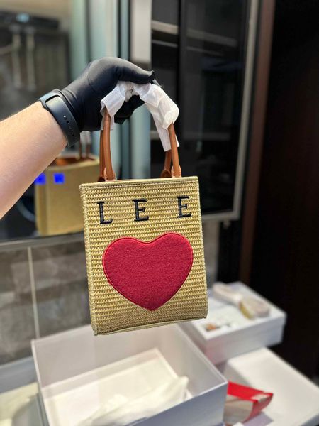 2023 luxury designer shoulder bags fashion women handbags letters clutch heart crochet messenger bag
2023 luxury designer shoulder bags fashion women handbags letters clutch heart crochet messenger bag