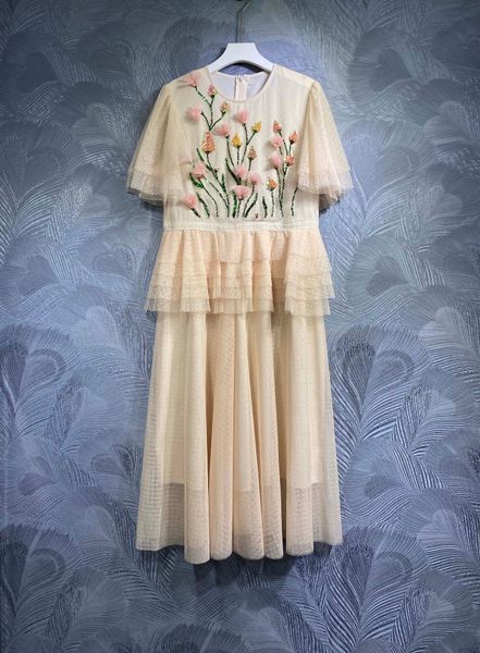 mesh dress 2023 spring/summer fashion short sleeve beaded pieces and handsewn 3d flower mid length dress, Black
mesh dress 2023 spring/summer fashion short sleeve beaded pieces and handsewn 3d flower mid length dress, Black