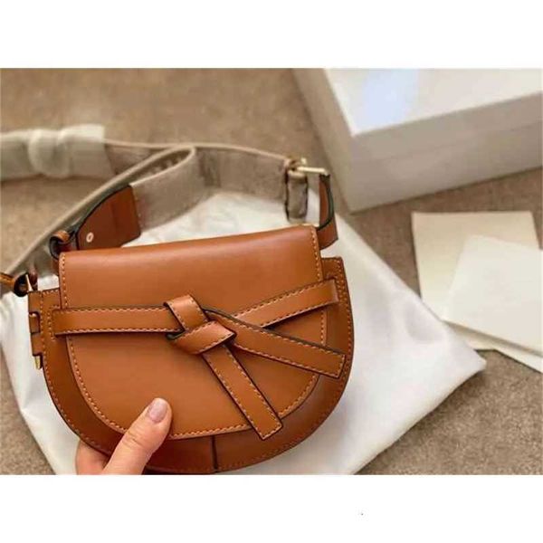 2023 brand bags tote women leather saddle messenger fashion lightweight handbag shoulder luxury brown brand designer crossbody female purses
2023 brand bags tote women leather saddle messenger fashion lightweight handbag shoulder luxury brown brand designer crossbody female purses