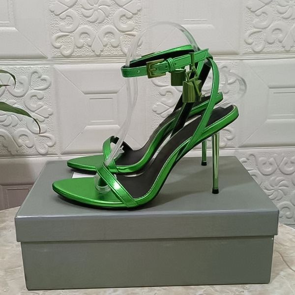 2023 summer womens shoes luxury designer fashion new high heel pointed leather flat toe open toe metal buckle sandals high heels .5cm size, Black
2023 summer womens shoes luxury designer fashion new high heel pointed leather flat toe open toe metal buckle sandals high heels .5cm size, Black