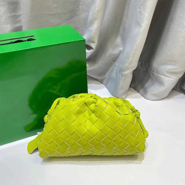 leather bag 2022 new hand woven cloud bag leather wrinkled dumpling bag women's bag single shoulder messenger bag 230529
leather bag 2022 new hand woven cloud bag leather wrinkled dumpling bag women's bag single shoulder messenger bag 230529