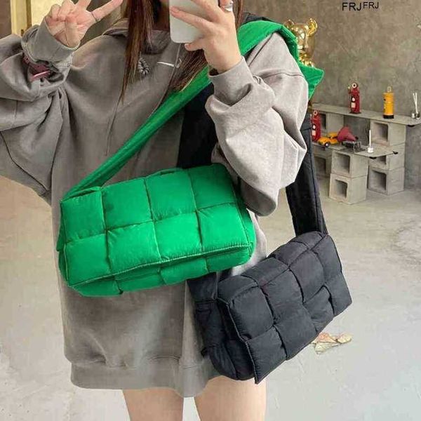designer bottegas bags venetas cassettes woven bag womens 2023 new autumn and winter down niche design sponge pillow messenger have logo frj
designer bottegas bags venetas cassettes woven bag womens 2023 new autumn and winter down niche design sponge pillow messenger have logo frj