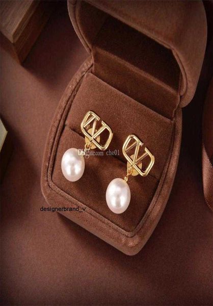 designer earring letter v stud earing pearl crystal luxury women fashion hoop jewelry metal valentinoity earring k8965527670, Golden;silver 
designer earring letter v stud earing pearl crystal luxury women fashion hoop jewelry metal valentinoity earring k8965527670, Golden;silver
