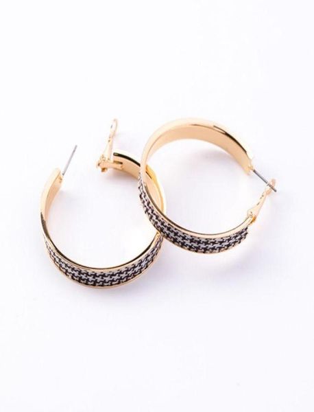winter earrings plaid suede for women feminine personality concise fashion trendy circle ear jewelry dangle chandelier3245341, Silver
winter earrings plaid suede for women feminine personality concise fashion trendy circle ear jewelry dangle chandelier3245341, Silver