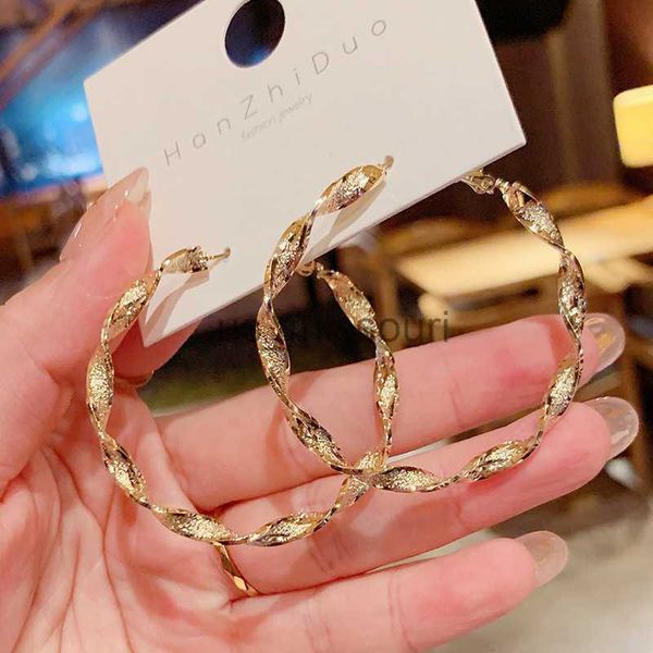 stud blijery 2021 new twisted metal hoop earrings for women jewelry brincos temperament geometric circle earrings boucles d'oreill j230, Golden;silver
stud blijery 2021 new twisted metal hoop earrings for women jewelry brincos temperament geometric circle earrings boucles d'oreill j230, Golden;silver