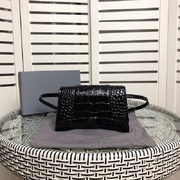 designer fashion quality women's dinner bag handheld one shoulder luxury leather canvas round letter flower pattern one shoulder size 1
designer fashion quality women's dinner bag handheld one shoulder luxury leather canvas round letter flower pattern one shoulder size 1