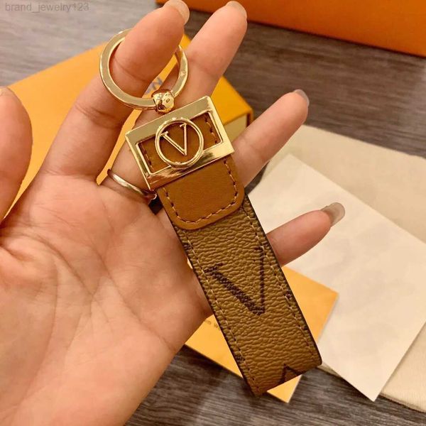 designers keychains luxurys keychain metal sense leather design fashion casual style key chain temperament versatile popular hanging bag pho, Silver
designers keychains luxurys keychain metal sense leather design fashion casual style key chain temperament versatile popular hanging bag pho, Silver