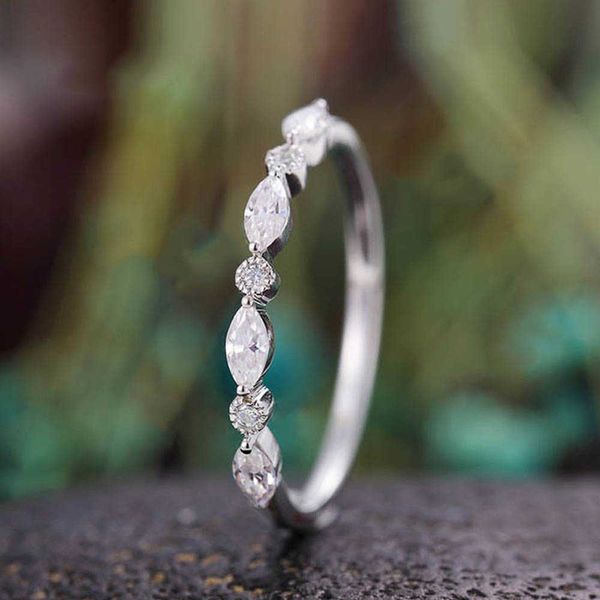 band rings huitan fancy metal rings with shiny cz stone 2022 new fashion finger accessories for women daily wear versatile ladies jewelry aa, Silver
band rings huitan fancy metal rings with shiny cz stone 2022 new fashion finger accessories for women daily wear versatile ladies jewelry aa, Silver