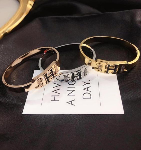 bracelets women bangle luxury designer typical letter jewelry crystal 18k gold plated 925 silver plated stainless steel lovers gif8667766, Black
bracelets women bangle luxury designer typical letter jewelry crystal 18k gold plated 925 silver plated stainless steel lovers gif8667766, Black