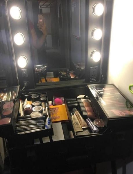 rolling studio makeup artist cosmetic case w 6x 40w light bulb adjustable leg mirror cosmetic black train table5705858
rolling studio makeup artist cosmetic case w 6x 40w light bulb adjustable leg mirror cosmetic black train table5705858