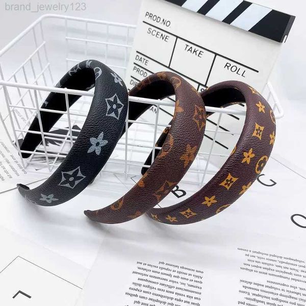 12color retro simple korean leather designer letters print headband women classic vintage grid pattern wide edge sponge hair hoop headwrap h, Silver
12color retro simple korean leather designer letters print headband women classic vintage grid pattern wide edge sponge hair hoop headwrap h, Silver
