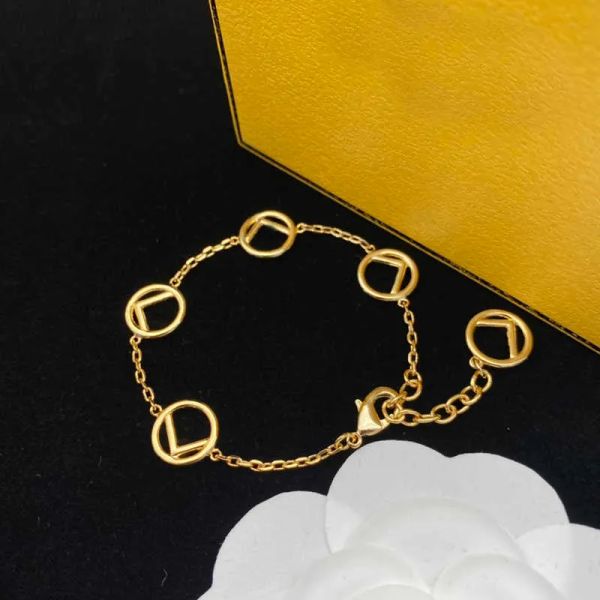 fashion designer gold bracelet for women luxury jewelry chain pendant links womens letter love bracelets party wedding gift wristband, Golden;silver
fashion designer gold bracelet for women luxury jewelry chain pendant links womens letter love bracelets party wedding gift wristband, Golden;silver