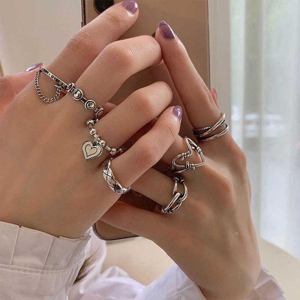 band rings letapi 7 pcs/set punk vintage heart ring set silver color chain geometric rings for women fashion goth jewelry aa230530
band rings letapi 7 pcs/set punk vintage heart ring set silver color chain geometric rings for women fashion goth jewelry aa230530