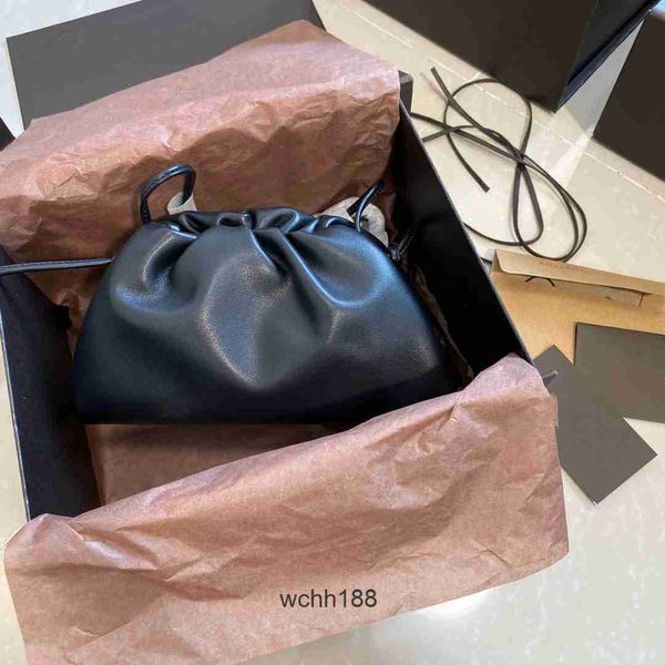 2023 designer bag bottegas evening bags girl pouch handbags group women's crossbody cloud summer trend underarm leather drawstring
2023 designer bag bottegas evening bags girl pouch handbags group women's crossbody cloud summer trend underarm leather drawstring