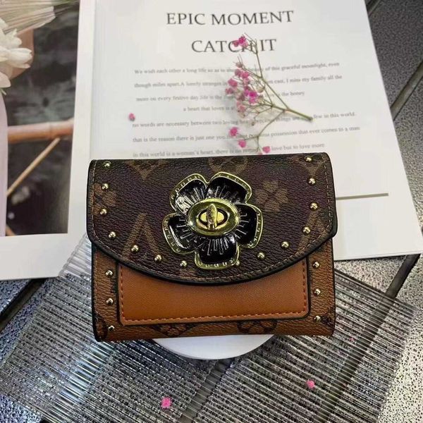 presbyopic high grade short three fold wallet lock niche rivet contrast color end exquisite retro, Red;black
presbyopic high grade short three fold wallet lock niche rivet contrast color end exquisite retro, Red;black
