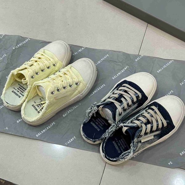 2023 paris vintage canvas shoes for men and women with tie up board shoes half toe slippers small dirty single shoes
2023 paris vintage canvas shoes for men and women with tie up board shoes half toe slippers small dirty single shoes