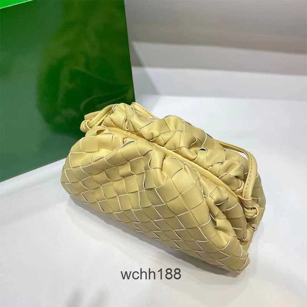 girl cloud bags designer bag 2023 cassettes pouch cowhide hand woven bottegas leather pleated dumpling women's evening one shoulder mes
girl cloud bags designer bag 2023 cassettes pouch cowhide hand woven bottegas leather pleated dumpling women's evening one shoulder mes