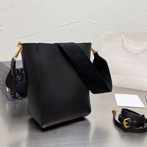 women commuting bag large capacity bucket bag tote package shoulder crossbody bag europe america genuine leather cowhid fashion broadband bu
women commuting bag large capacity bucket bag tote package shoulder crossbody bag europe america genuine leather cowhid fashion broadband bu