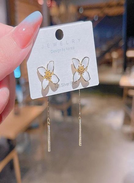 dangle chandelier korean fashion white flower earrings for women rhinestone stick long trendy kpop jewelry gold color pendientes4613028, Silver
dangle chandelier korean fashion white flower earrings for women rhinestone stick long trendy kpop jewelry gold color pendientes4613028, Silver