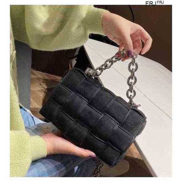 designer bottegas bags venetas cassettes leopard star same womens bag 2023 new thick chain woven suede pillow portable single shoulder obliq
designer bottegas bags venetas cassettes leopard star same womens bag 2023 new thick chain woven suede pillow portable single shoulder obliq
