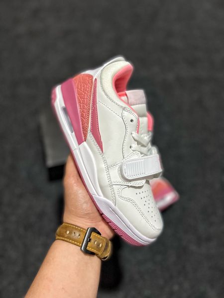 the shoes basketball explores a vibrant pink palette jumpman 312 low white coral chalk desert berry brand name sportswear designer sneakers
the shoes basketball explores a vibrant pink palette jumpman 312 low white coral chalk desert berry brand name sportswear designer sneakers