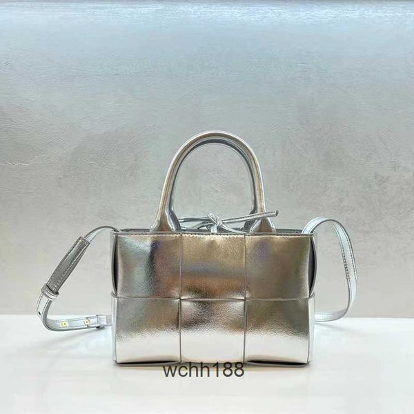 capacity 2023 woven designer fashion bag tote bottegas girl evening bags shopping mini large arco bucket totes handheld women's one sho
capacity 2023 woven designer fashion bag tote bottegas girl evening bags shopping mini large arco bucket totes handheld women's one sho