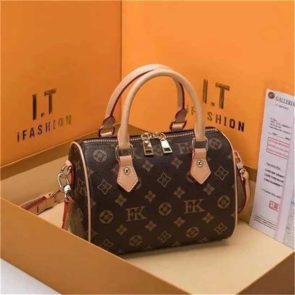 classic traveler speedy bag 30cm fashion women shoulderbag mono pillow totes handbags crossbody coin purse
classic traveler speedy bag 30cm fashion women shoulderbag mono pillow totes handbags crossbody coin purse