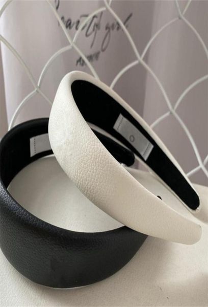 classic letter headbands elegant leather hairband with box outdoor fashion headband tiaras party headband for gifts yoga hair band8218722
classic letter headbands elegant leather hairband with box outdoor fashion headband tiaras party headband for gifts yoga hair band8218722