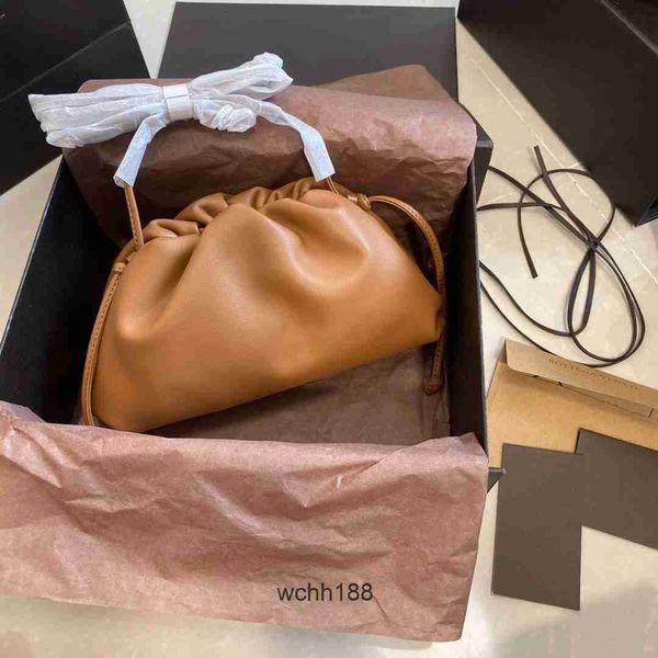 leather 2023 designer bag bottegas evening bags girl pouch handbags group women's crossbody cloud summer trend underarm drawstring 00tg
leather 2023 designer bag bottegas evening bags girl pouch handbags group women's crossbody cloud summer trend underarm drawstring 00tg
