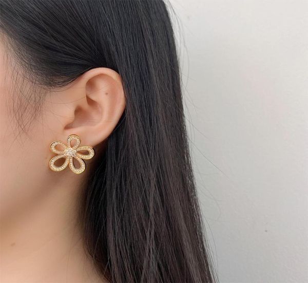 women designer stud earring screw bracelet party wedding cleefes earring couple gift bracelet fashion loves luxury rings with box7729030, Golden;silver
women designer stud earring screw bracelet party wedding cleefes earring couple gift bracelet fashion loves luxury rings with box7729030, Golden;silver