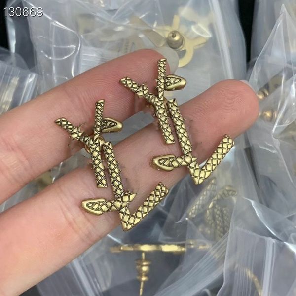 multi style letter earrings, fashionable pearl studded diamonds, geometric simplicity and grandeur, personalized earring gifts, Golden;silver
multi style letter earrings, fashionable pearl studded diamonds, geometric simplicity and grandeur, personalized earring gifts, Golden;silver