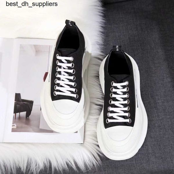2022 autumn new canvas shoes women's matsuke thick sole increase solid color lace up casual white dad shoes, Black
2022 autumn new canvas shoes women's matsuke thick sole increase solid color lace up casual white dad shoes, Black
