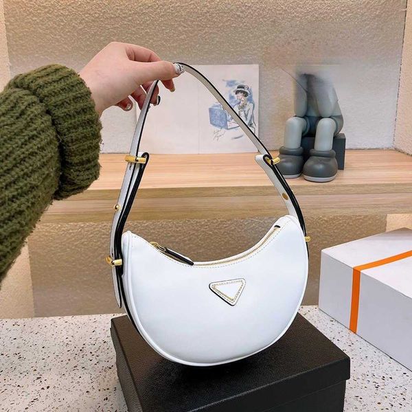 new p letter half moon bag underarm hobo designer bag women shoulder bags triangle designers cross body handbag leather tote bag purse 23030
new p letter half moon bag underarm hobo designer bag women shoulder bags triangle designers cross body handbag leather tote bag purse 23030