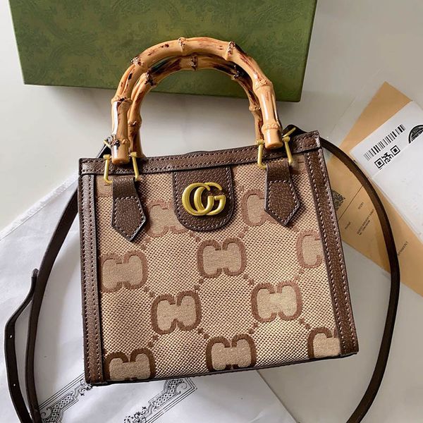 2023 designer luxurys bamboo handbag shoulder bag for women diana ladies casual crossbody quality classic letter prints shopping tote bag wa
2023 designer luxurys bamboo handbag shoulder bag for women diana ladies casual crossbody quality classic letter prints shopping tote bag wa