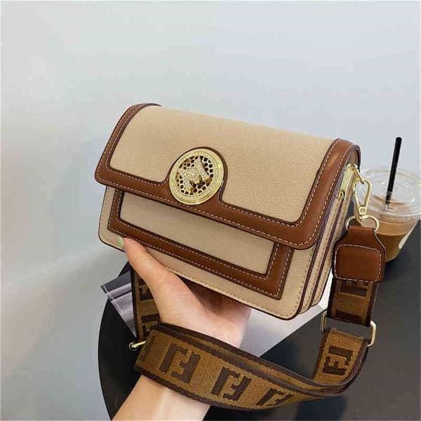 2023 designer bag autumn and winter versatile small square bag fashion high sense version contrast color single
2023 designer bag autumn and winter versatile small square bag fashion high sense version contrast color single